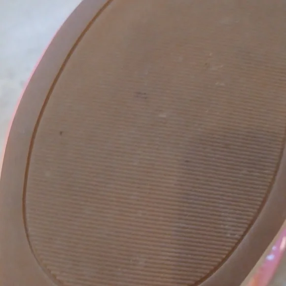 Gorgeous Crown & Ivy Wylie Pastel Thong Sandals - Picture 10 of 10